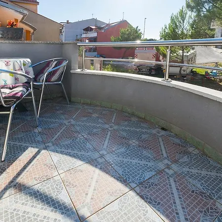 Apartman, And Kata *