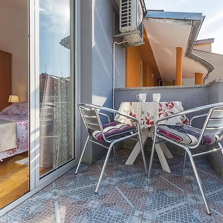 Apartman, And Kata *