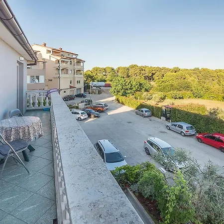 Apartman, And Kata Pula