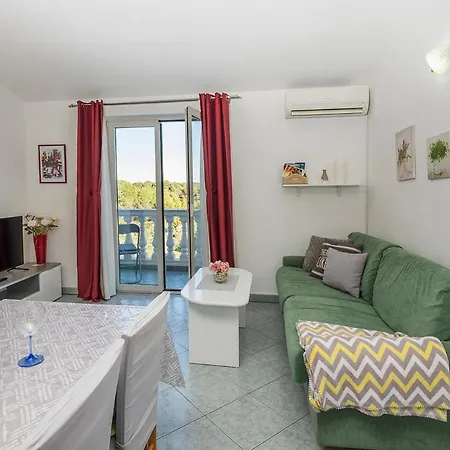 Apartman, And Kata Daire