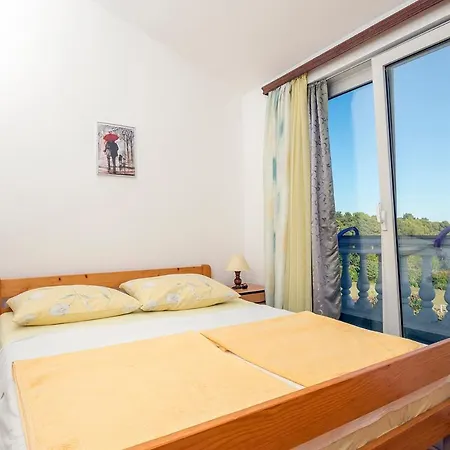 Daire Apartman, And Kata Pula