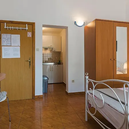 Apartman, And Kata Daire *