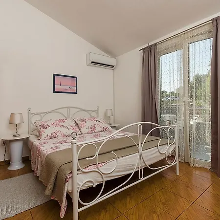 Apartman, And Kata Daire Pula