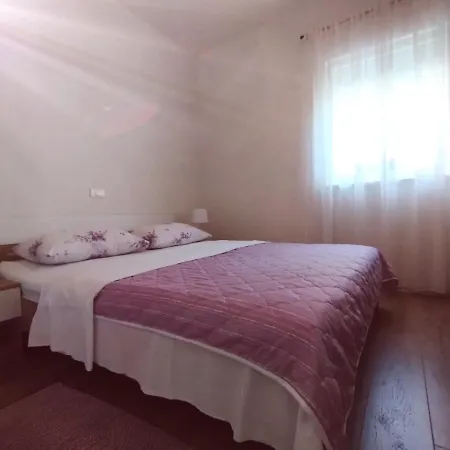 Daire Apartman, And Kata Pula