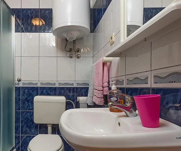 Apartman, And Kata *