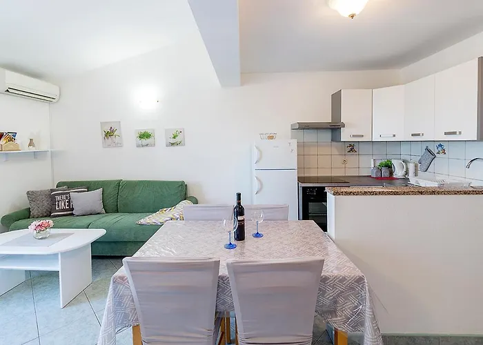 Apartman, And Kata Apartman Pula