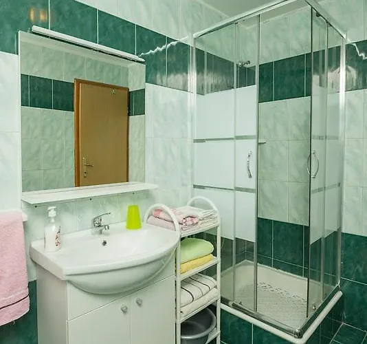 Apartman, And Kata