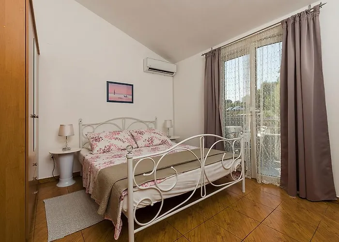 Apartman, And Kata Apartman Pula