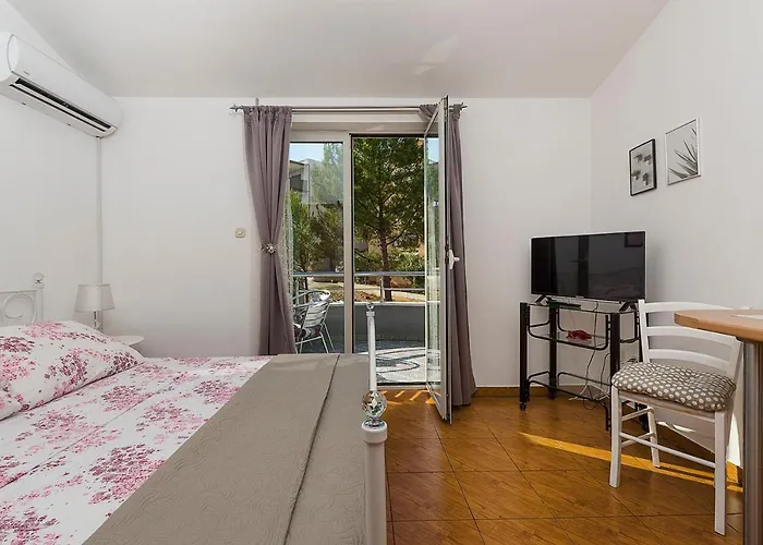Apartman, And Kata