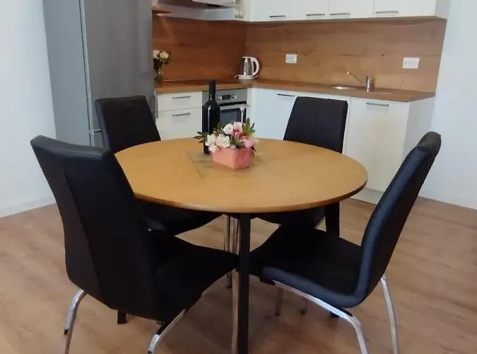 Apartman, And Kata *