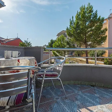 Apartman, And Kata Lägenhet *