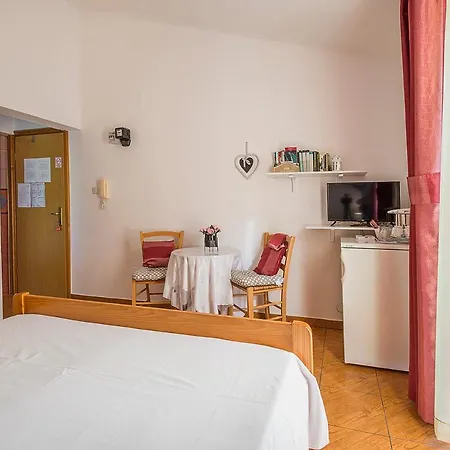 Apartman, And Kata *