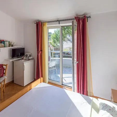 Apartman, And Kata * Póla