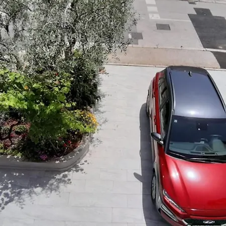 Apartman, And Kata * Póla