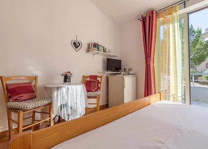 Apartment Apartman, And Kata Pula