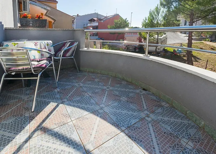 Apartman, And Kata *