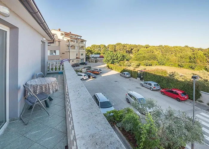 Apartman, And Kata Pula