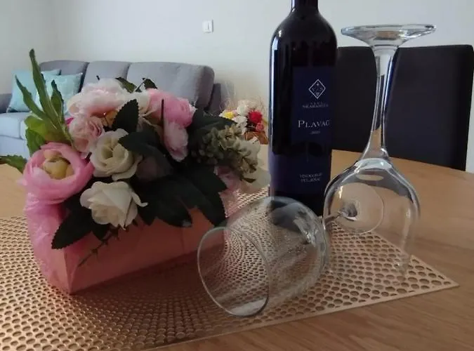 Apartman, And Kata Pula