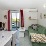Apartman, And Kata Apartament