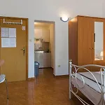 Apartman, And Kata Apartament *