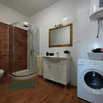 Apartman, And Kata Apartament *