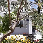 Apartman, And Kata