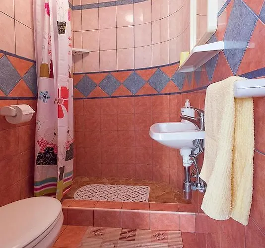 Apartman, And Kata דירה