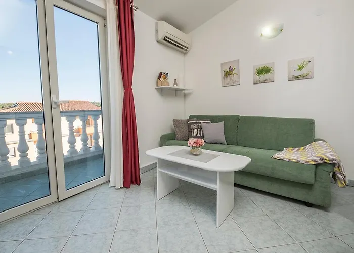 Apartman, And Kata דירה